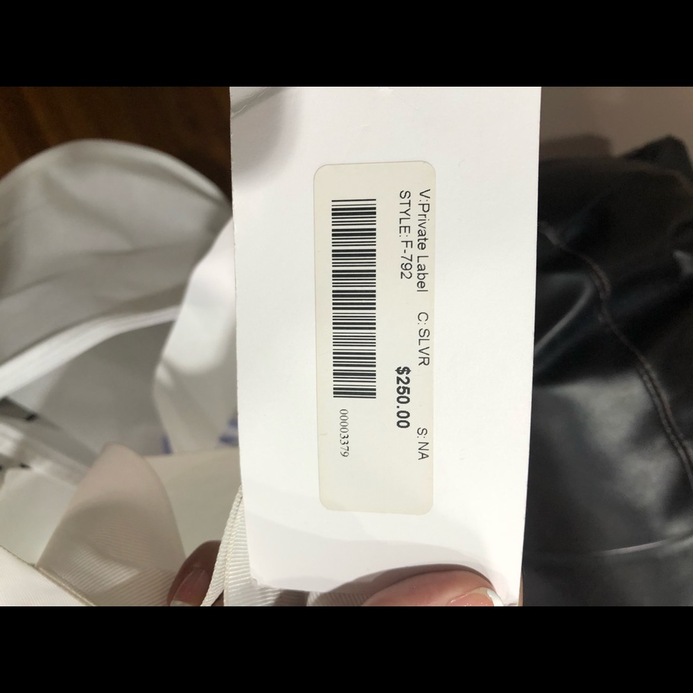 White wedding/prom dress new *price negotiable *